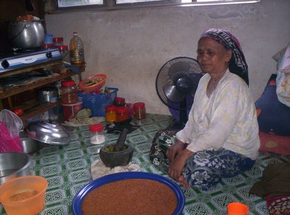 Rohingya: Katizah’s Cake Business